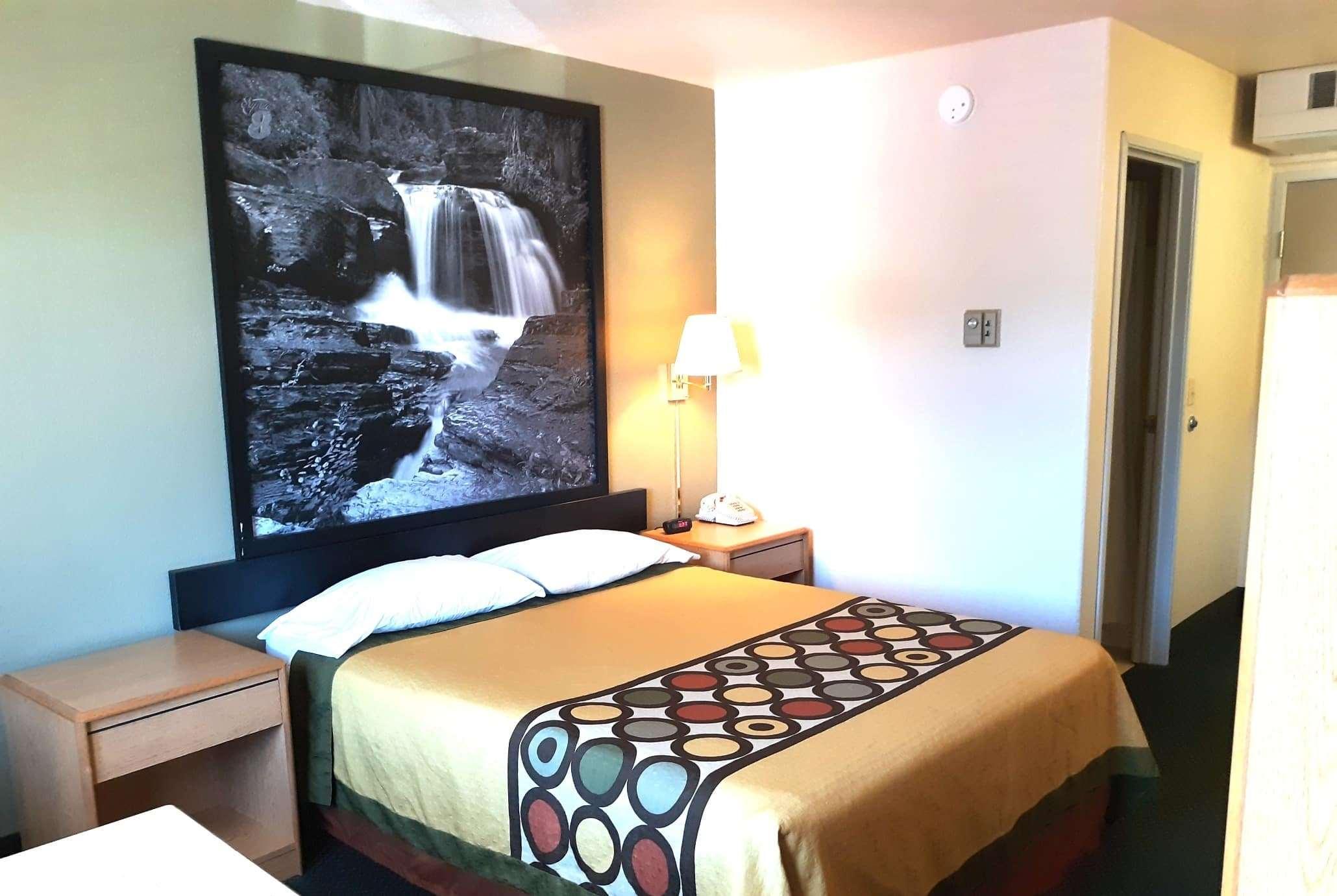 Super 8 By Wyndham Hamilton Otel Dış mekan fotoğraf