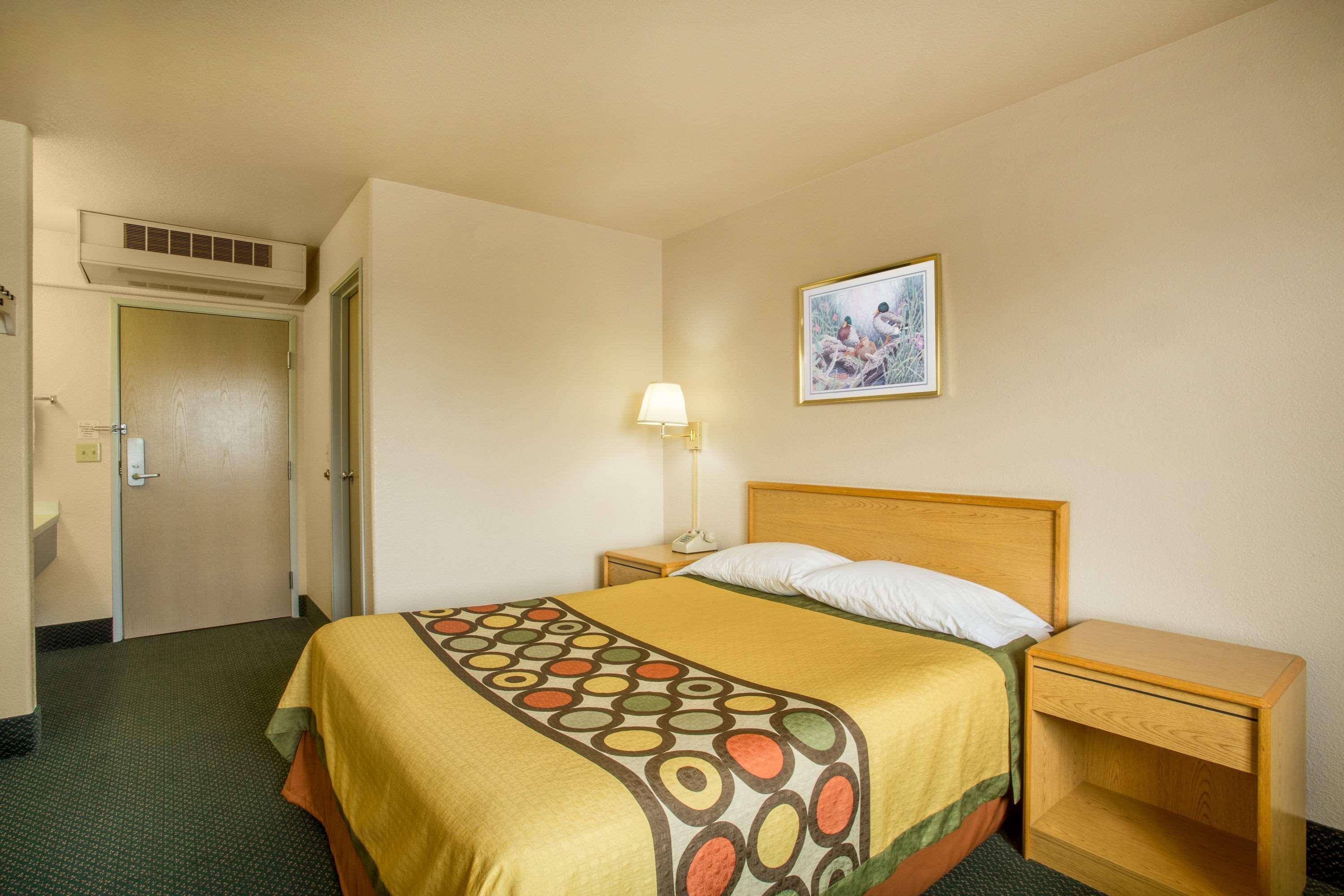 Super 8 By Wyndham Hamilton Otel Dış mekan fotoğraf