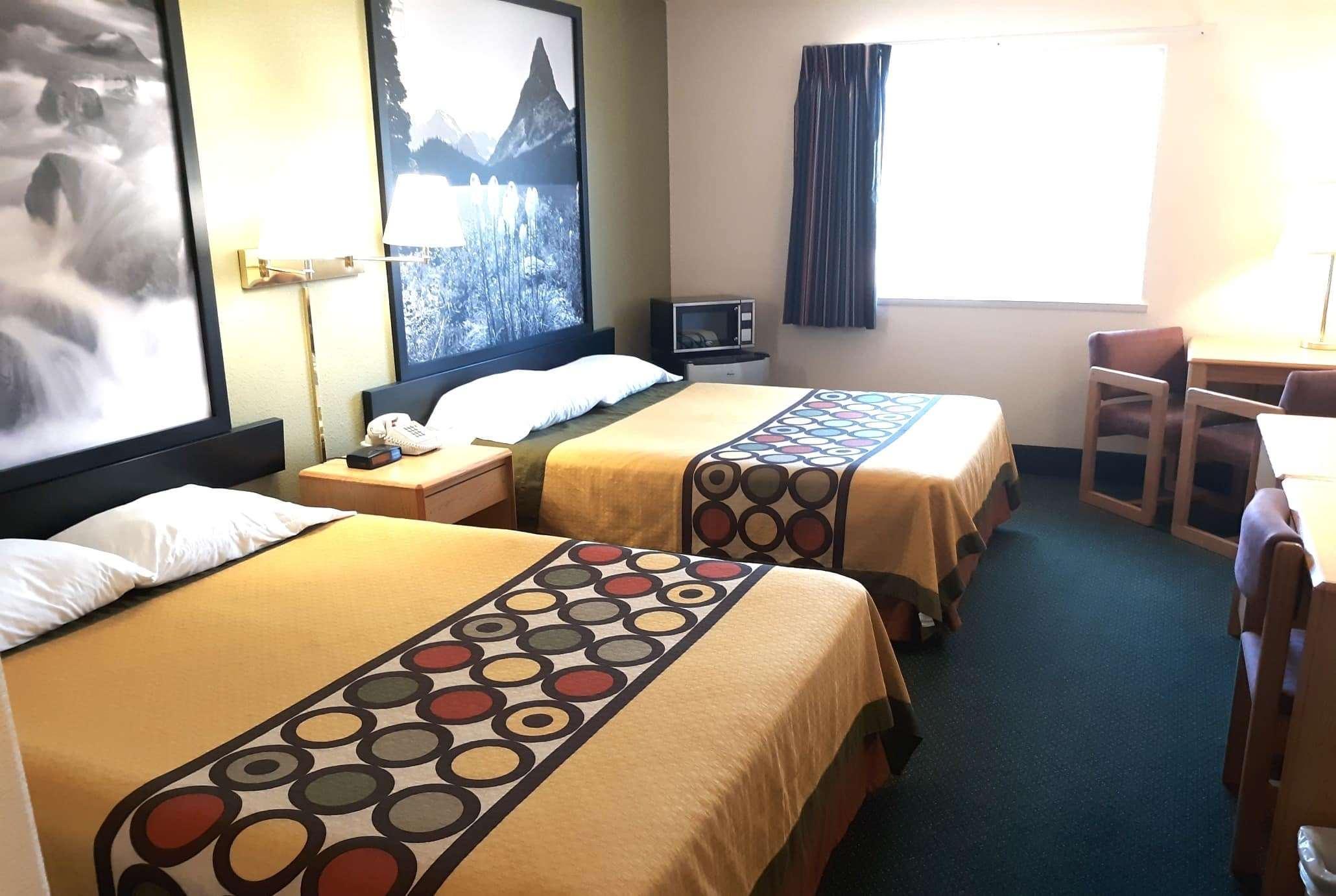 Super 8 By Wyndham Hamilton Otel Dış mekan fotoğraf
