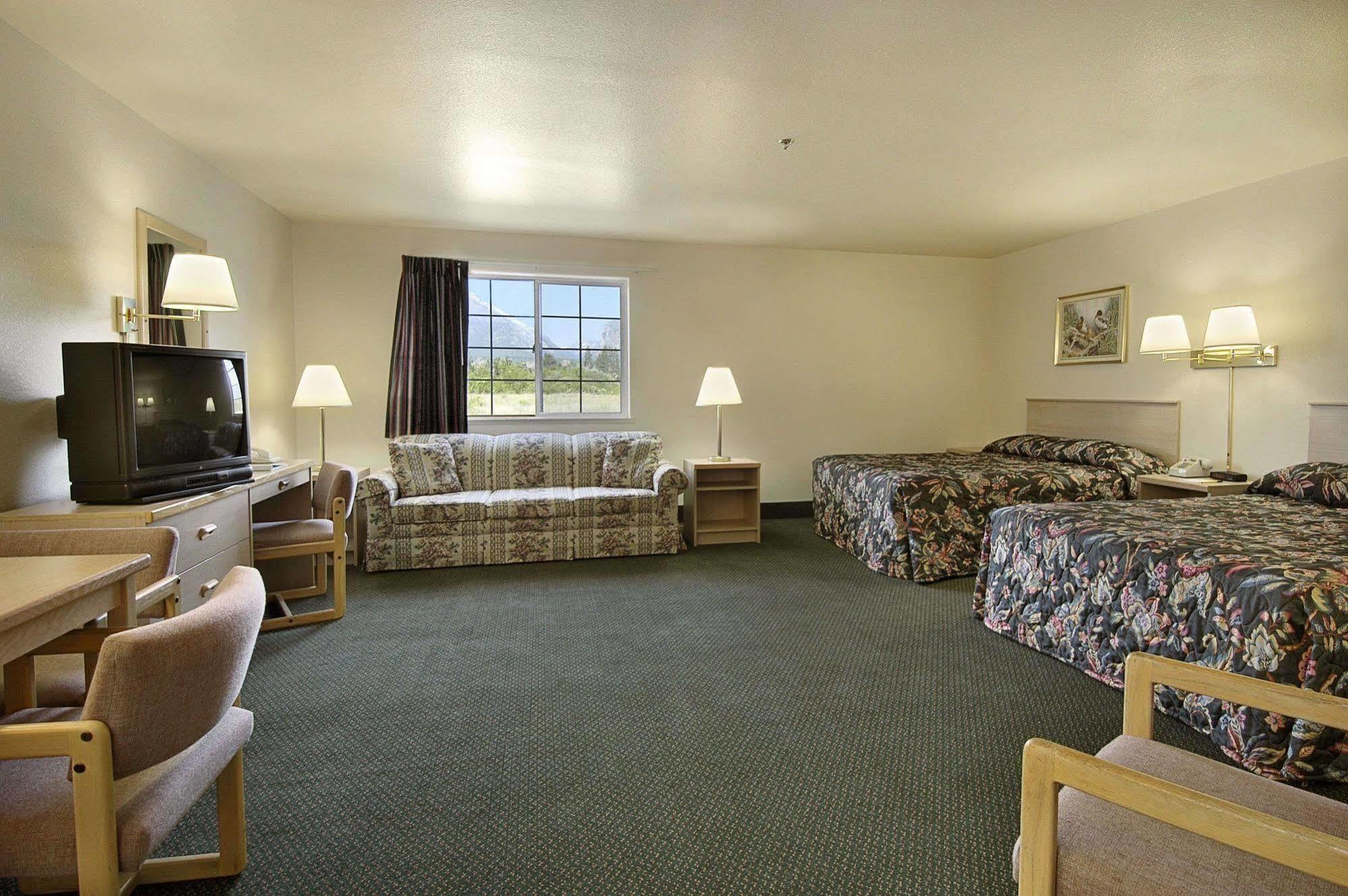 Super 8 By Wyndham Hamilton Otel Dış mekan fotoğraf